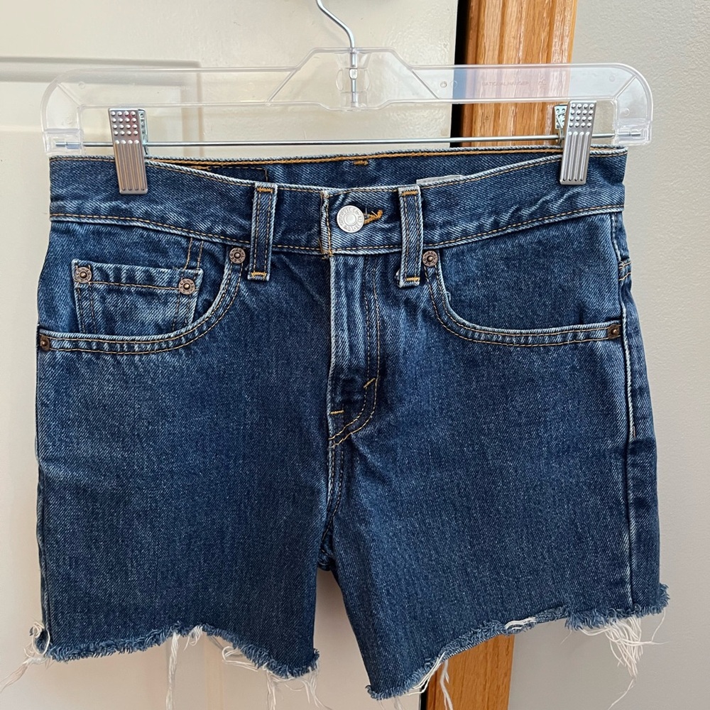 Women’s Levi’s  505 medium wash raw hem cut off short. Size 1